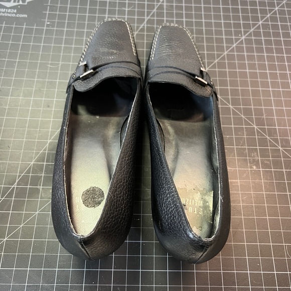 GUC Stuart Weitzman leather kitten heels - Picture 3 of 8